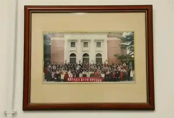 杨振宁书屋惊艳亮相:手稿、画作与科学记忆的时空对话