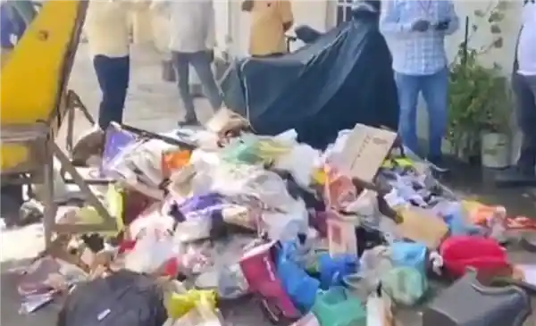 以垃圾回赠:印度用‘以毒攻毒’方式惩治乱扔垃圾者