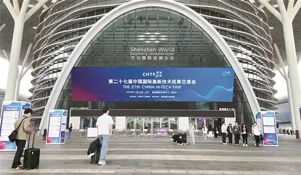 2025高交会引爆科技圈:光峰黑科技双剑出鞘,LCoS AR光机惊艳全场