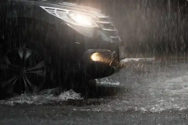 雨天行车警惕隐形防护罩:揭秘法拉第笼效应的科技奥秘