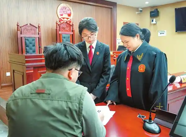 三代四案连环解，法治温情破迷局