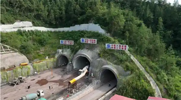 西渝高铁桃园隧道群贯通，350公里时速梦启新篇