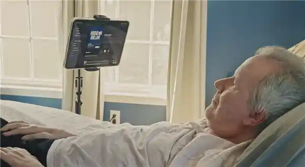 意念操控iPad！渐冻症患者首曝‘苹果脑控’实机视频