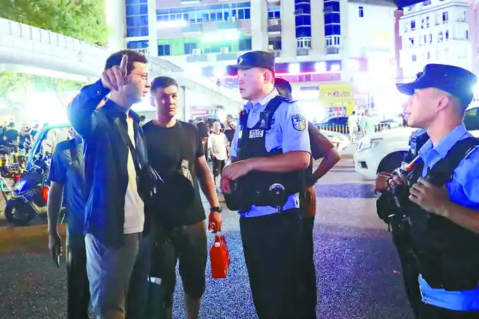 烟火人间燃活力 法治护航展新篇