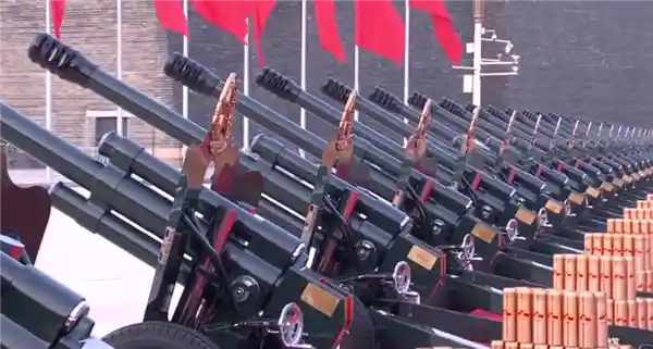 盛大阅兵今日震撼登场!央视揭秘:无固态外抛礼炮,零污染彰显科技力量