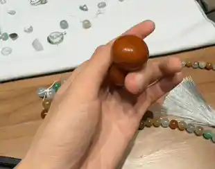 手不释物：揭秘人们为何总爱盘点身边小物件