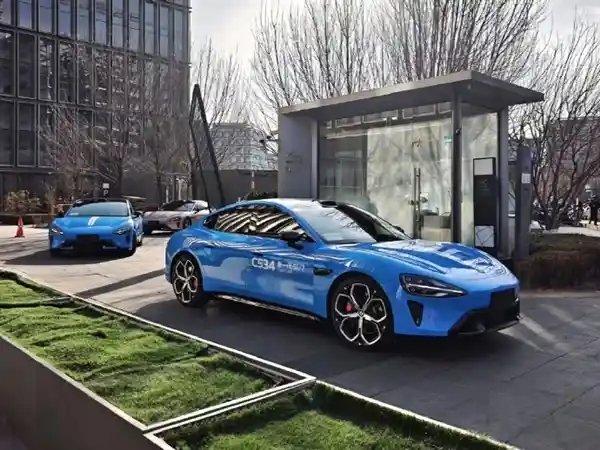 雷军亲测新一代SU7:严把质量关,新车测试再升级