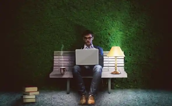 AI巨头高薪抢夺文科生，就业率因AI迎来转机