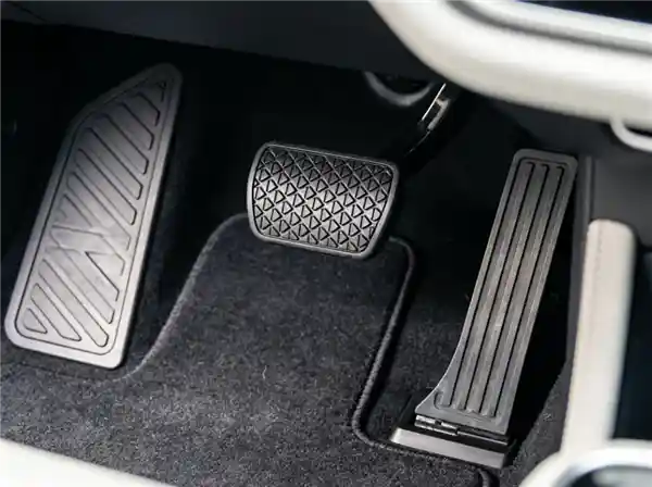 车祸致五颗牙损毁，索赔40年换牙费用获法院支持