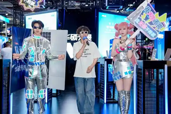 华硕无畏登陆BW2026,英特尔酷睿赋能AI共创新纪元