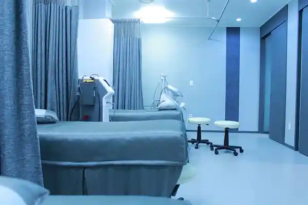 大家乐突发集体食物中毒！儿童休克送ICU，涉事门店连夜查封，监管部门紧急介入
